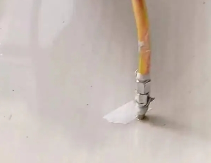 潮南瓷砖空鼓维修公司专业解答在瓷砖铺贴过程中，如果使用的砂料过粗（如全部使用了粗砂），可能会导致以下问题